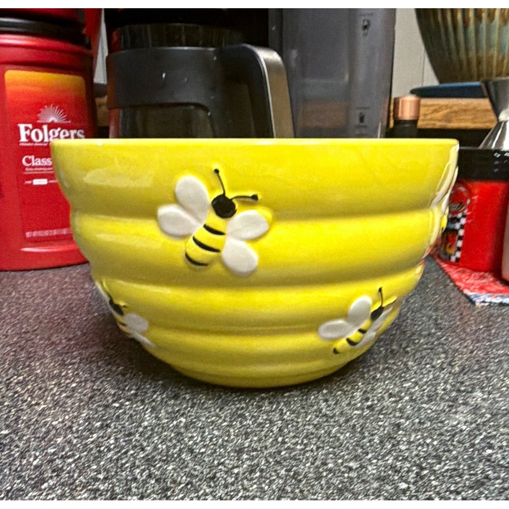 MasterClass The Bake Shop Yellow Hand Painted beautiful Bee Ceramic Mixing Bowl